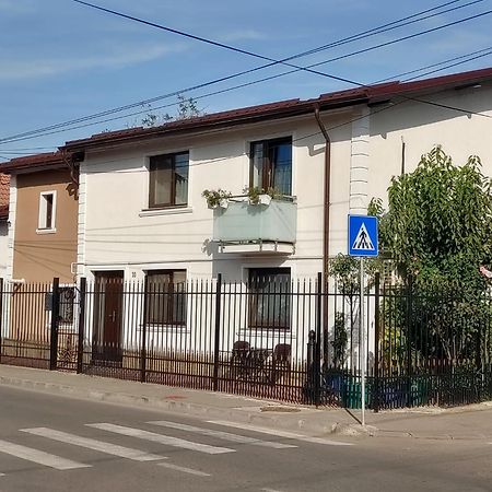 Готель Casa Petcu Крайова Екстер'єр фото